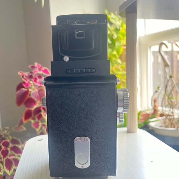 Black Vintage Camera - Picture 8 of 12